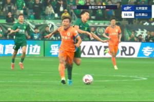 开云体育-单场3场红牌！曹永竞战术犯规破坏单刀染红，10人国安vs9人泰山