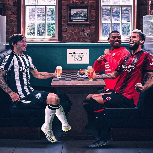 开云官网-欧冠意甲解签：米兰深陷苦战，国米蓝鹰好签