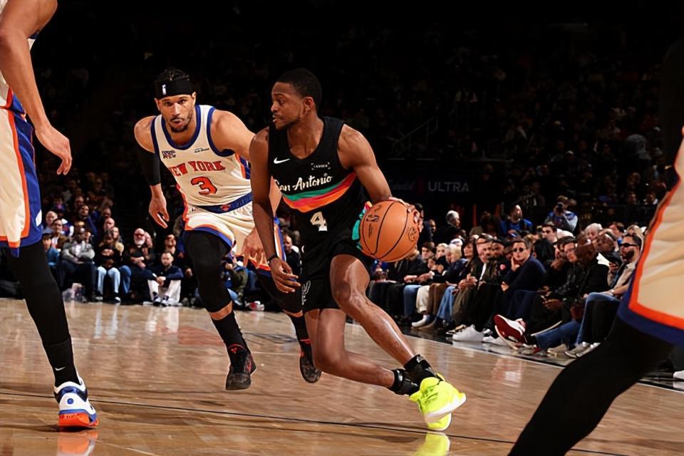 开云体育-被尼克斯各种打爆，马刺后场支柱怎么会突然间打出灾难级表现？