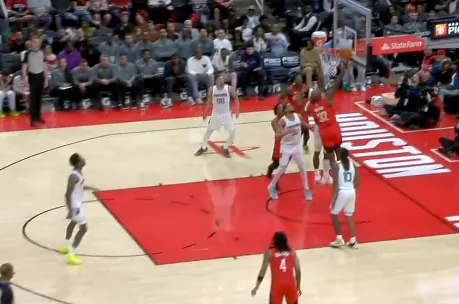 开云体育-杰夫-格林突破上篮打进火箭三节轰100分，领先29分进入末节